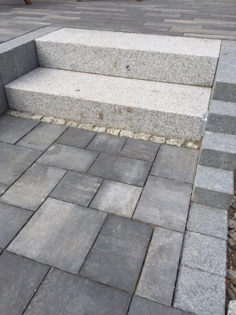 Treppe mit Blockstufen aus Granit